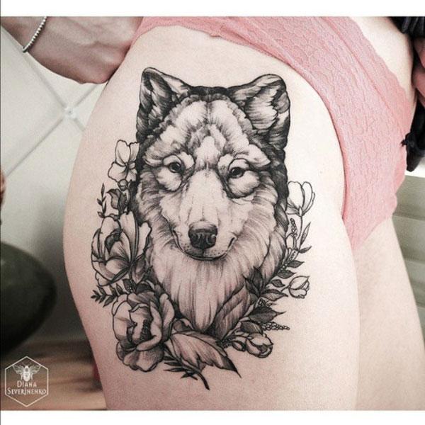 wolf tattoo on thigh