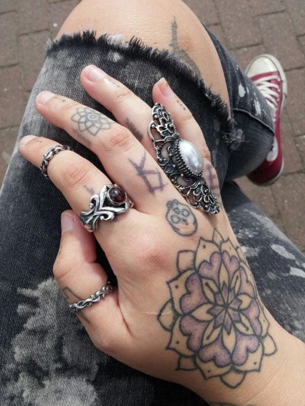 hand tattoos for females