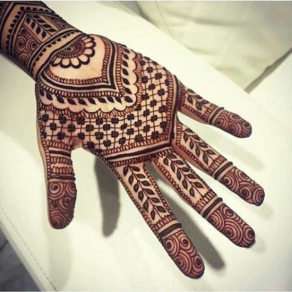 henna mehendi tatoo design on hand
