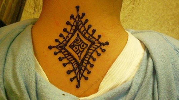 Neck Henna / Mehndi tattoo designs idea