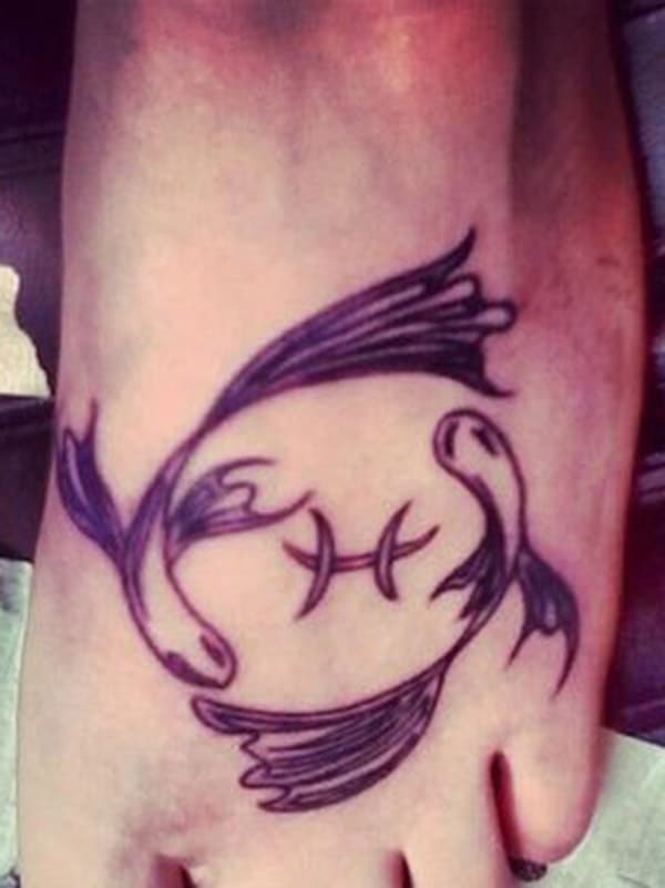 Beautify your foot with such an amazingly designed Pisces tattoo