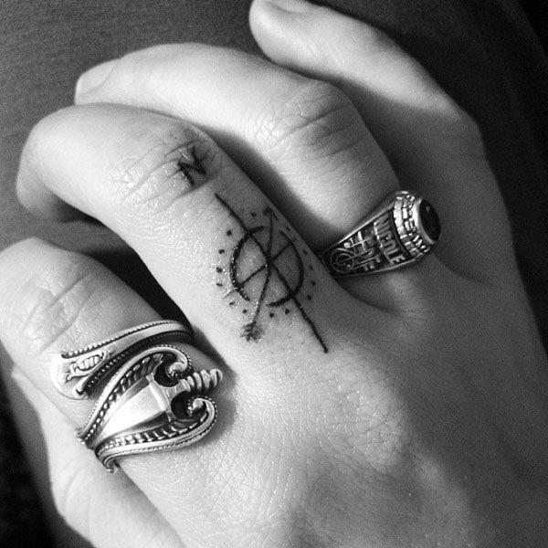 compass tattoo on finger