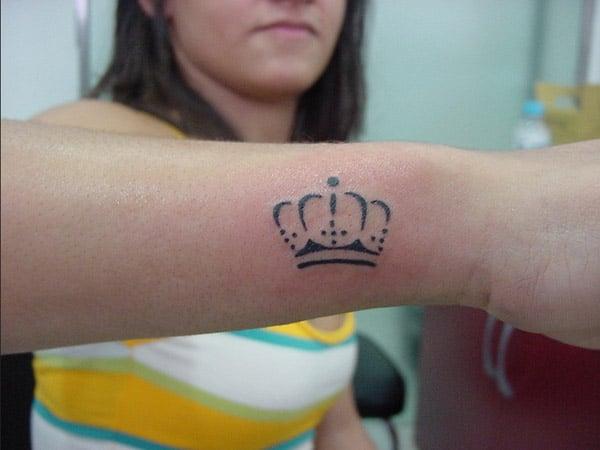 crown tattoos for women