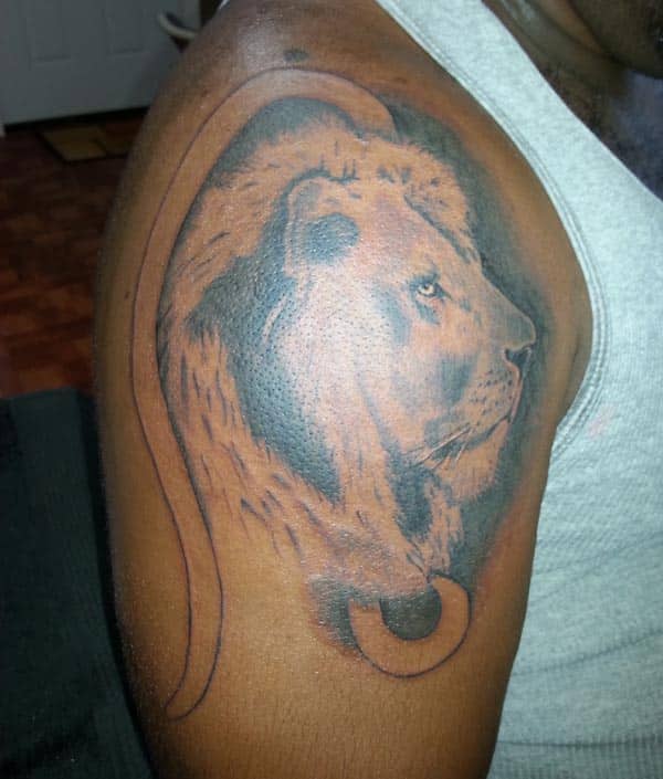 Leo Tattoo on the upper arm with a black ink design gives a man a foxy look