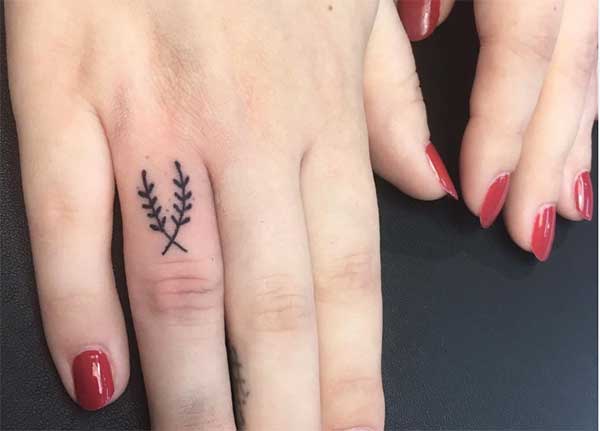 finger small tattoos
