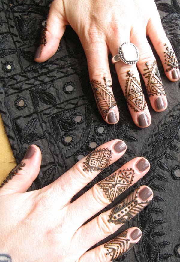 fingers Henna / Mehndi tattoo designs idea