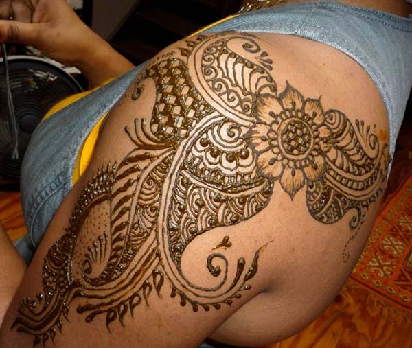 Shoulder Mehndi tattoo designs idea