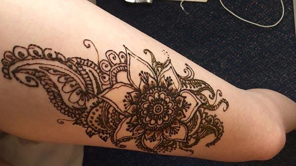 Thighs Mehndi tattoo designs idea