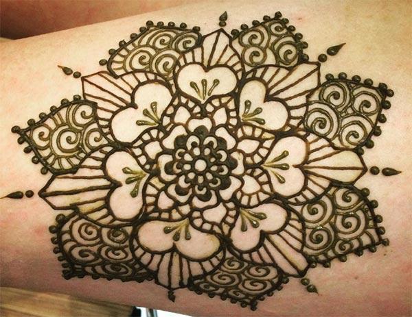 Thighs Mehndi tattoo designs idea