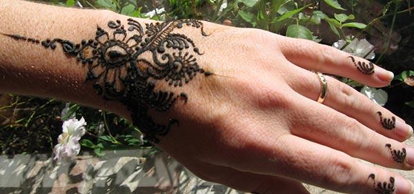 Wrist Mehndi tattoo designs idea