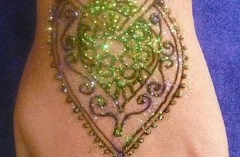 best henna design for wrist