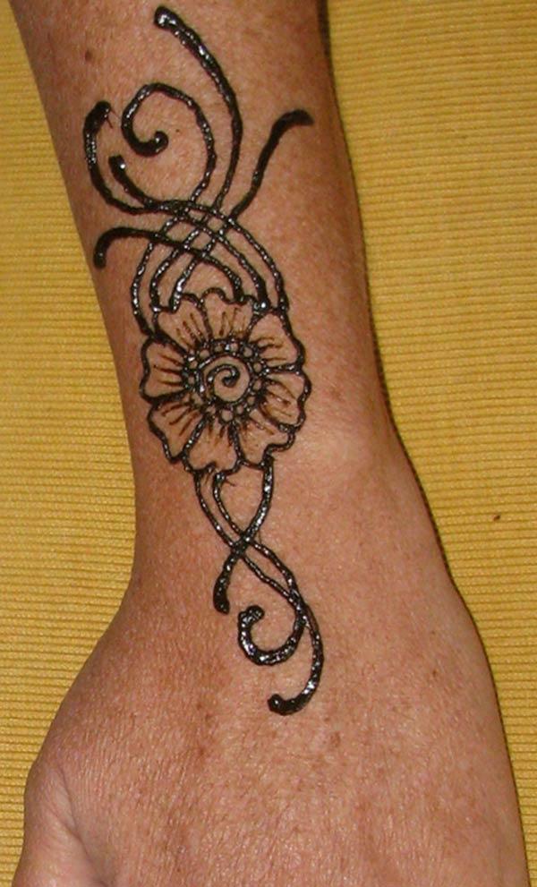 Wrist Mehndi tattoo designs idea