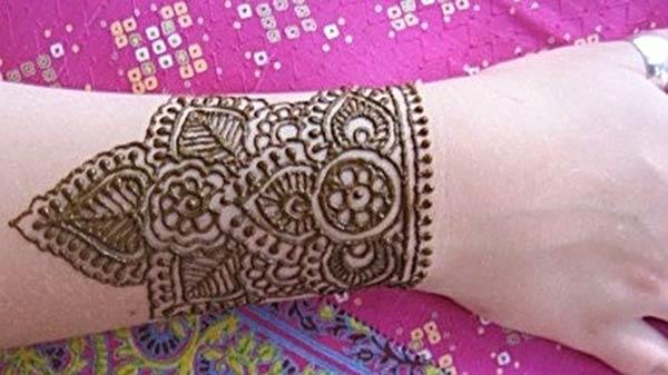 Wrist Henna / Mehndi tattoo designs idea