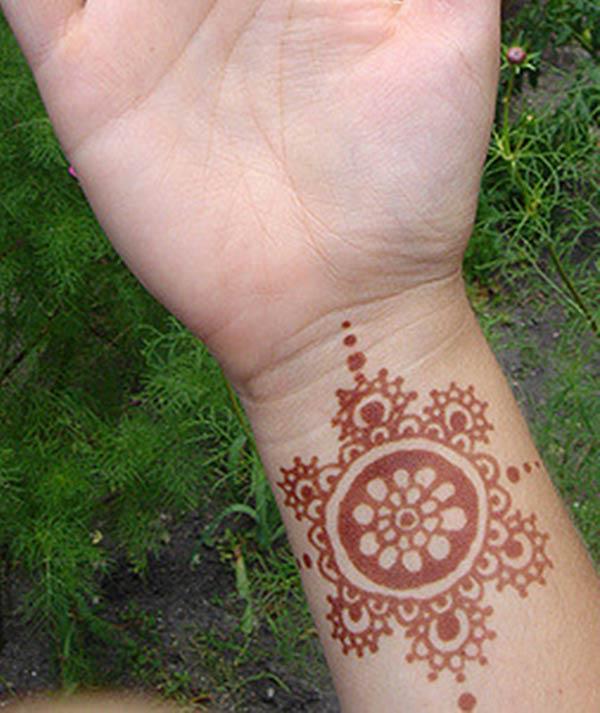 Wrist Mehndi tattoo designs idea