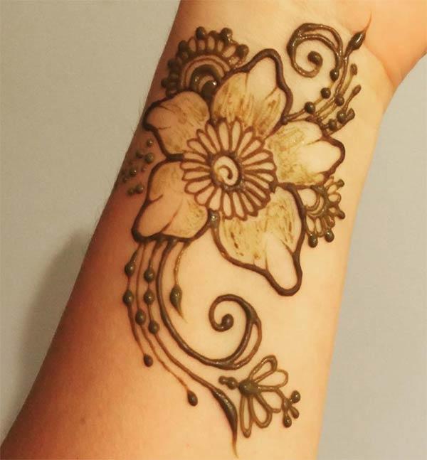 Wrist Mehndi tattoo designs idea