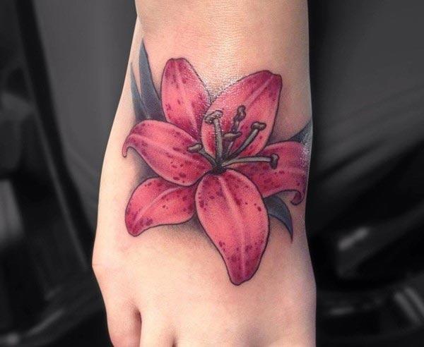 Lily tattoo on the legs making girls to possess an astonishing look 