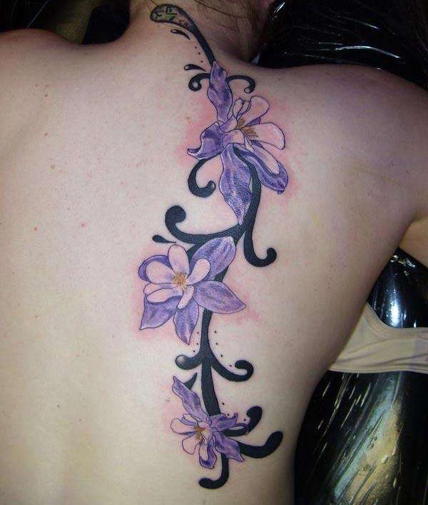 Lily tattoo for the back shoulder gives the captive look in girls 