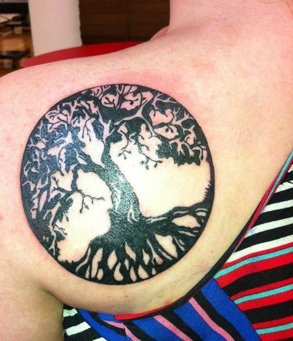 This Tree of Life tattoo at the back have colorful ink design to make it look attractive 