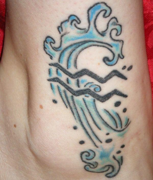 Blue thundering Aquarius tattoo to beautify your body parts