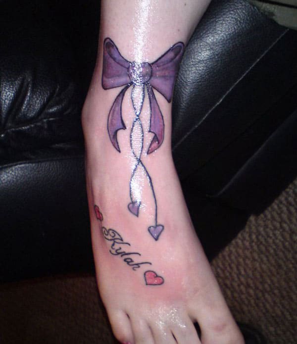 Girls go for a bow tattoo on their ankle and on the toe to bring about the memory