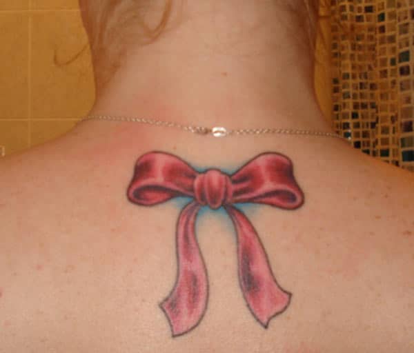 The violet design in of the bow tattoo on the back neck, make girls have Splendid look