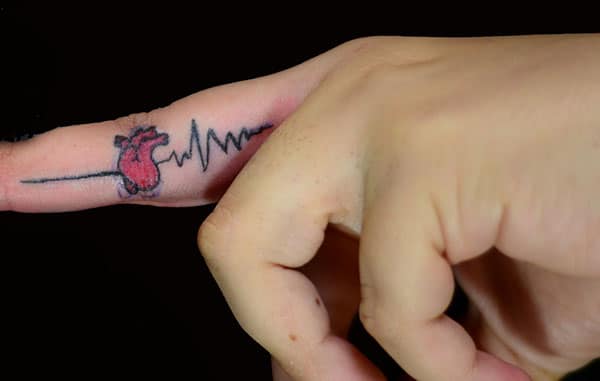 Makes a divine Heartbeat Tattoo on finger to flaunt it