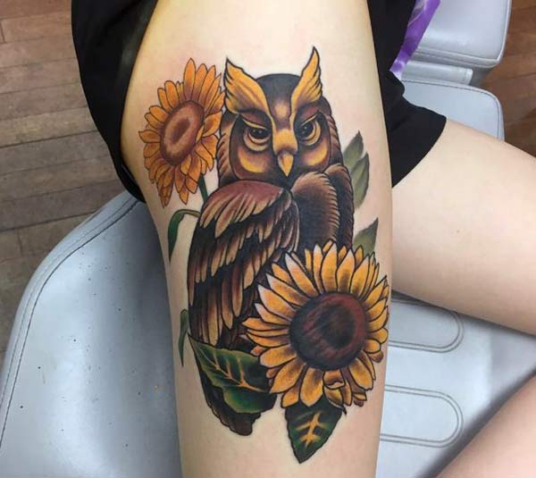 Owl Tattoo on the side thigh gives the girls an attractive look 