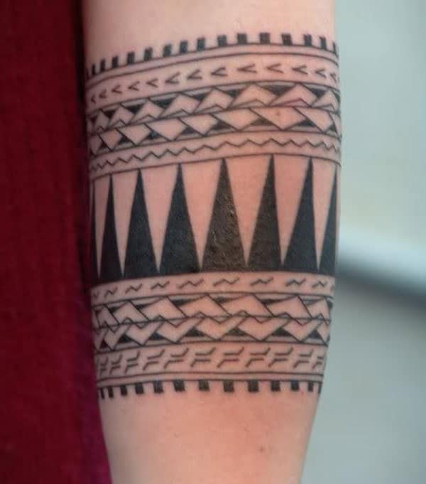 Samoan Tattoo on the lower arm makes a man look cool
