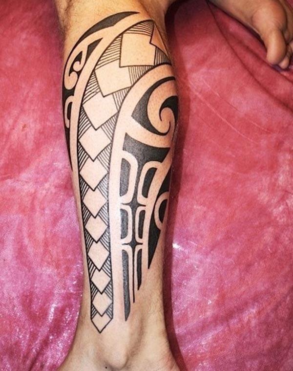 Samoan Tattoo on the foot brings the stately appearance in men