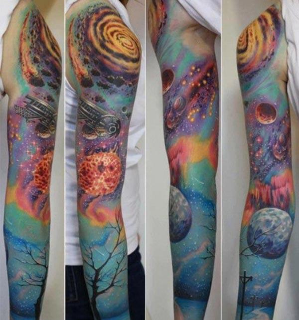 The Amazing Tattoo on the upper arm make a man have a fancy look