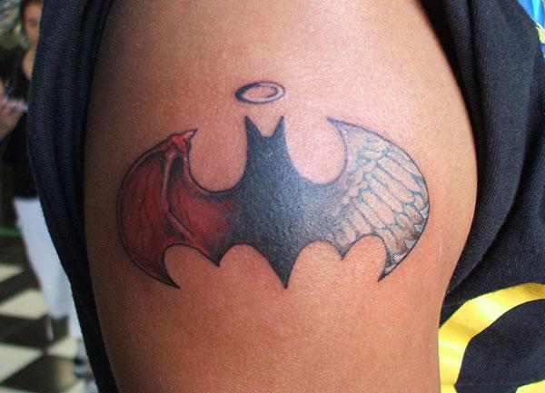 Bat tattoo for the shoulder gives the captive look in girls