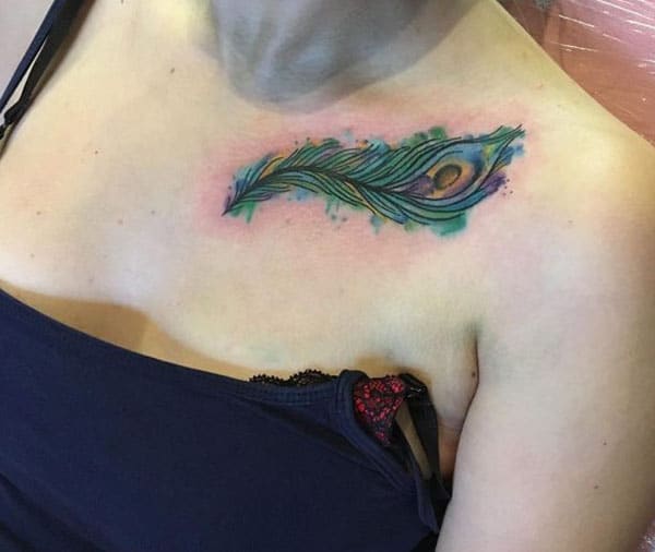 Collar Bone Tattoo with a green flower ink design make a woman look decorative