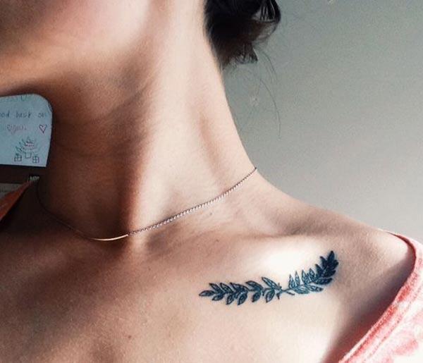 This Collar Bone Tattoo design with black ink flowers makes a girl look fabulous 