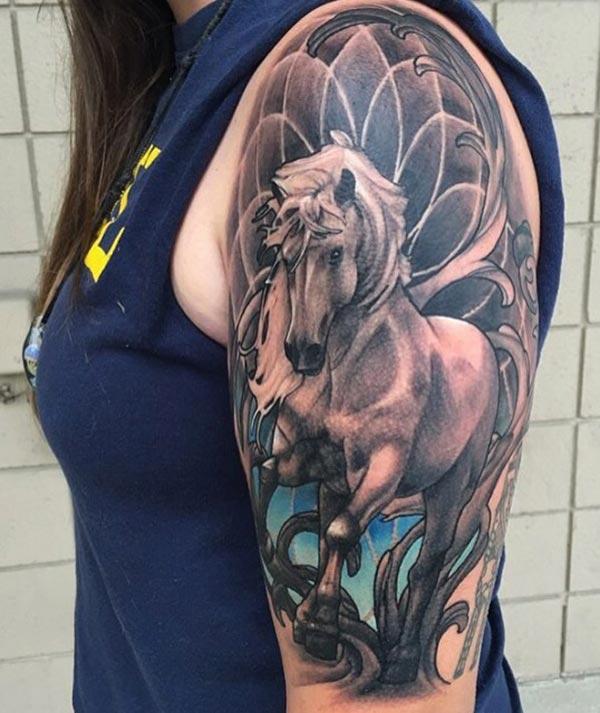 Horse tattoo on the shoulder brings the captivating look