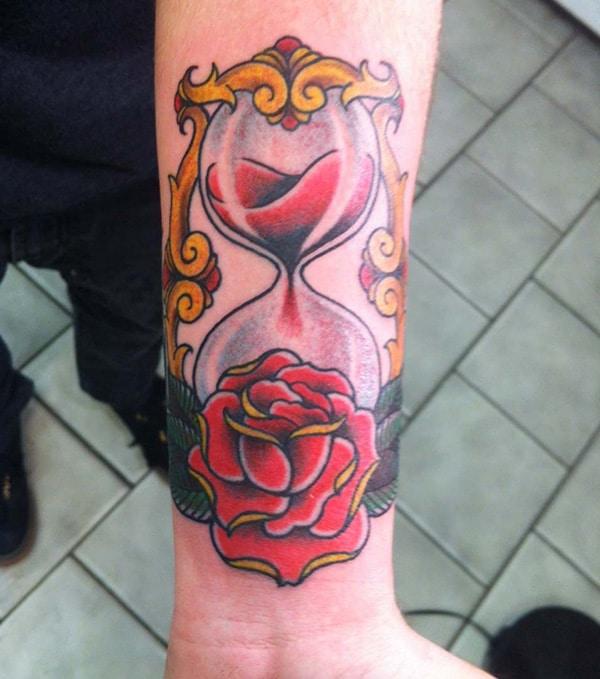 Hourglass tattoo on the lower front arm make beings the foxy look