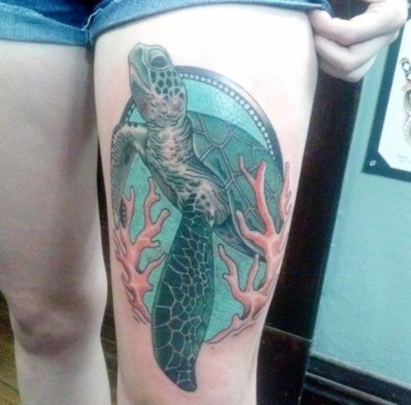 Turtle tattoo on the side thigh gives the girls an attractive look