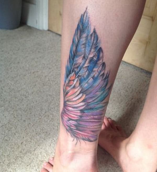 Makes a divine Wing tattoo on foot to flaunt it