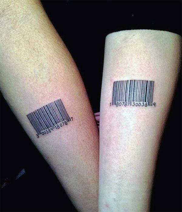 Barcode tattoo on a wrist makes a lady look exquisite