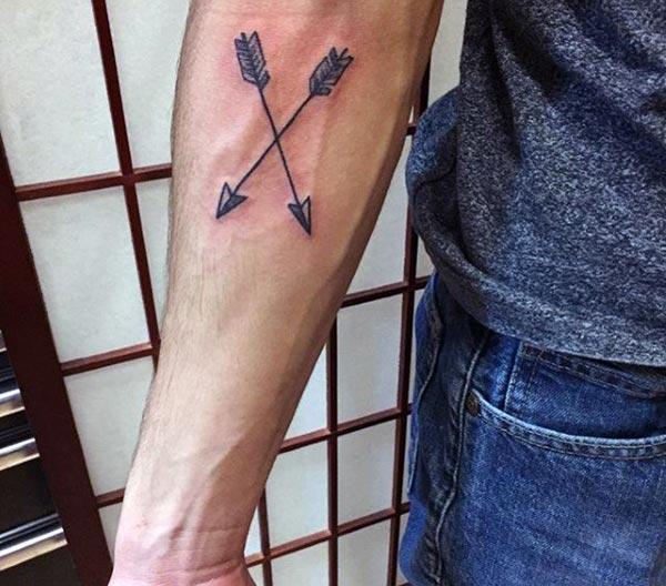 Arrow Tattoo with a black ink design on the lower arm shows their foxy look