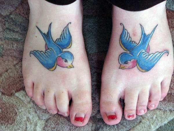Bird tattoo on the foot makes a woman look captivating 