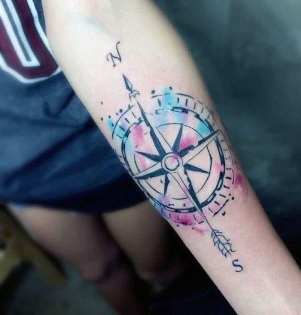 Compass tattoo on the lower arm make women look comely