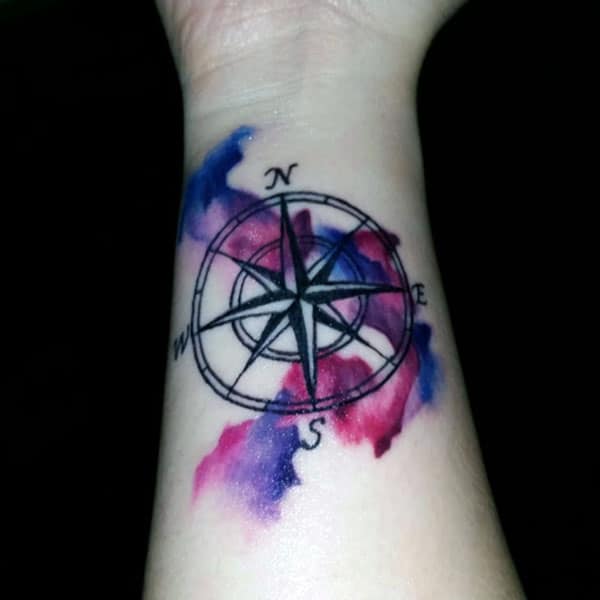 Compass tattoo the wrist makes a woman look captivating