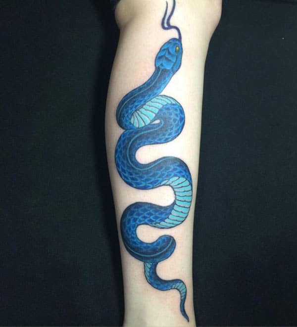 Snake tattoo on the lower arm makes a woman look captivating 
