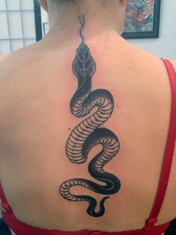 The Snake Tattoo on the back makes girls have Stunning look