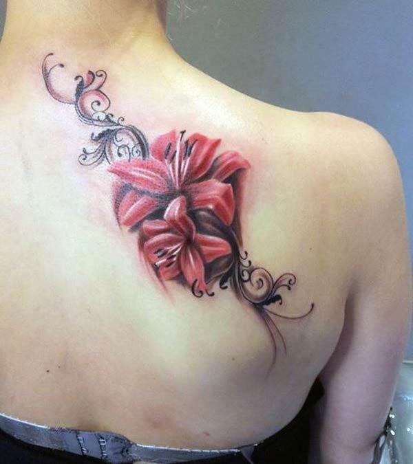 Flower tattoo on the back make ladies have dazzling appearance