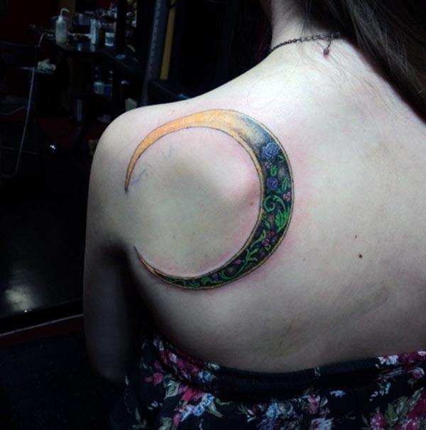 This bright Moon tattoo design ink to make girls look more charismatic