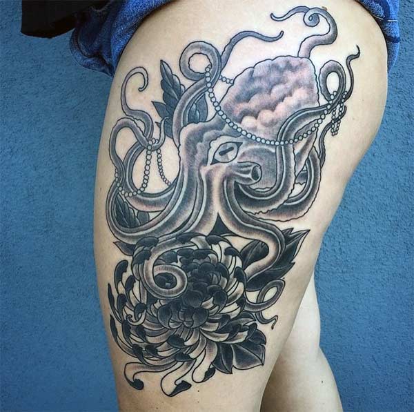 Octopus Tattoo on the side thigh brings a feminist look