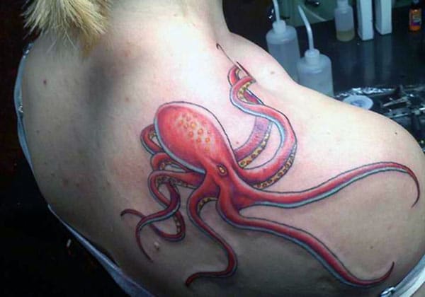 Octopus Tattoo on the top shoulder brings the exquisite look