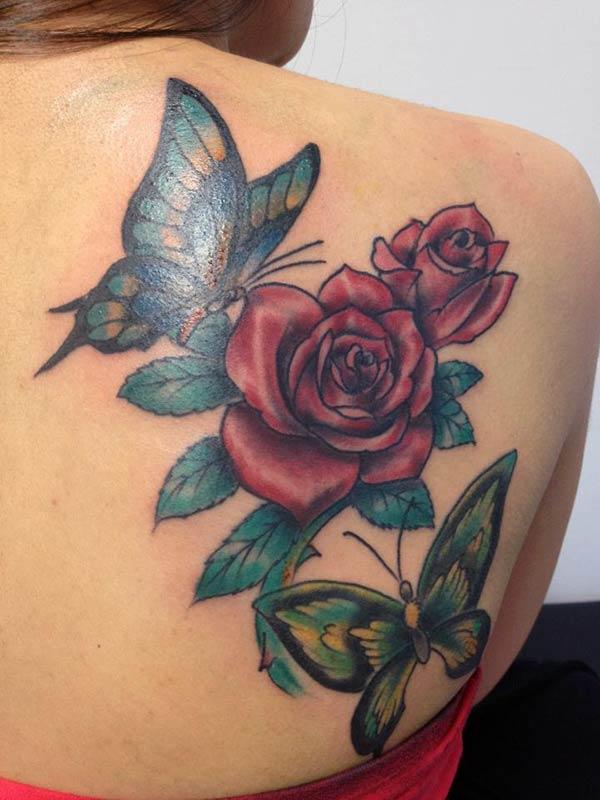 This Rose Tattoo design ink on the back shoulder make a lady look adorable