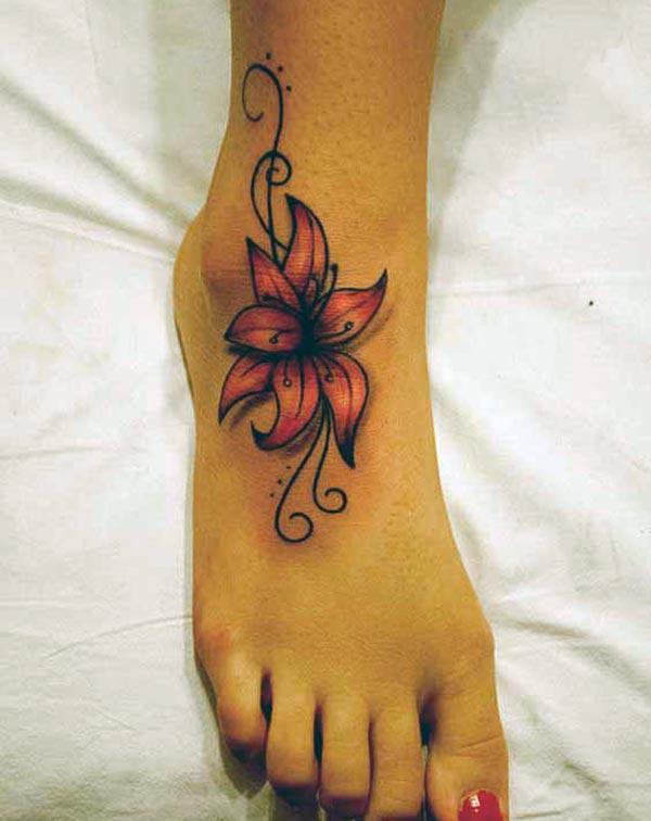 The foot tattoo with flower design, brings the loyalty look in girls